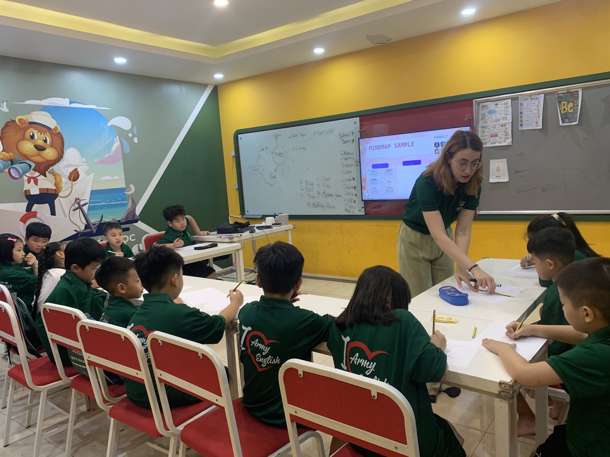 Lớp học tiếng Anh tiểu học cùng giáo viên Châu Âu tại Hero English