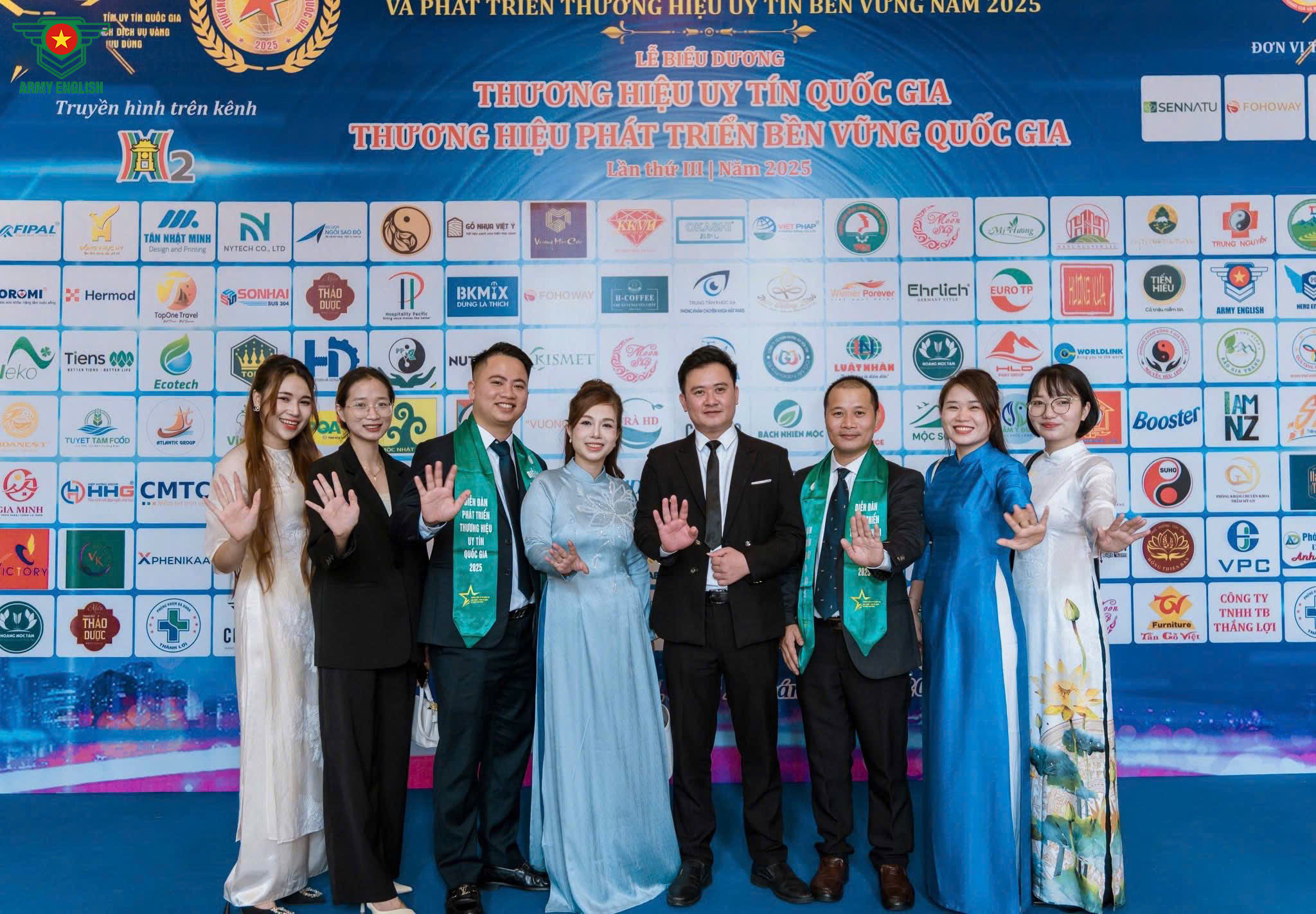 Hoạt động vinh danh thành tích của Hero English